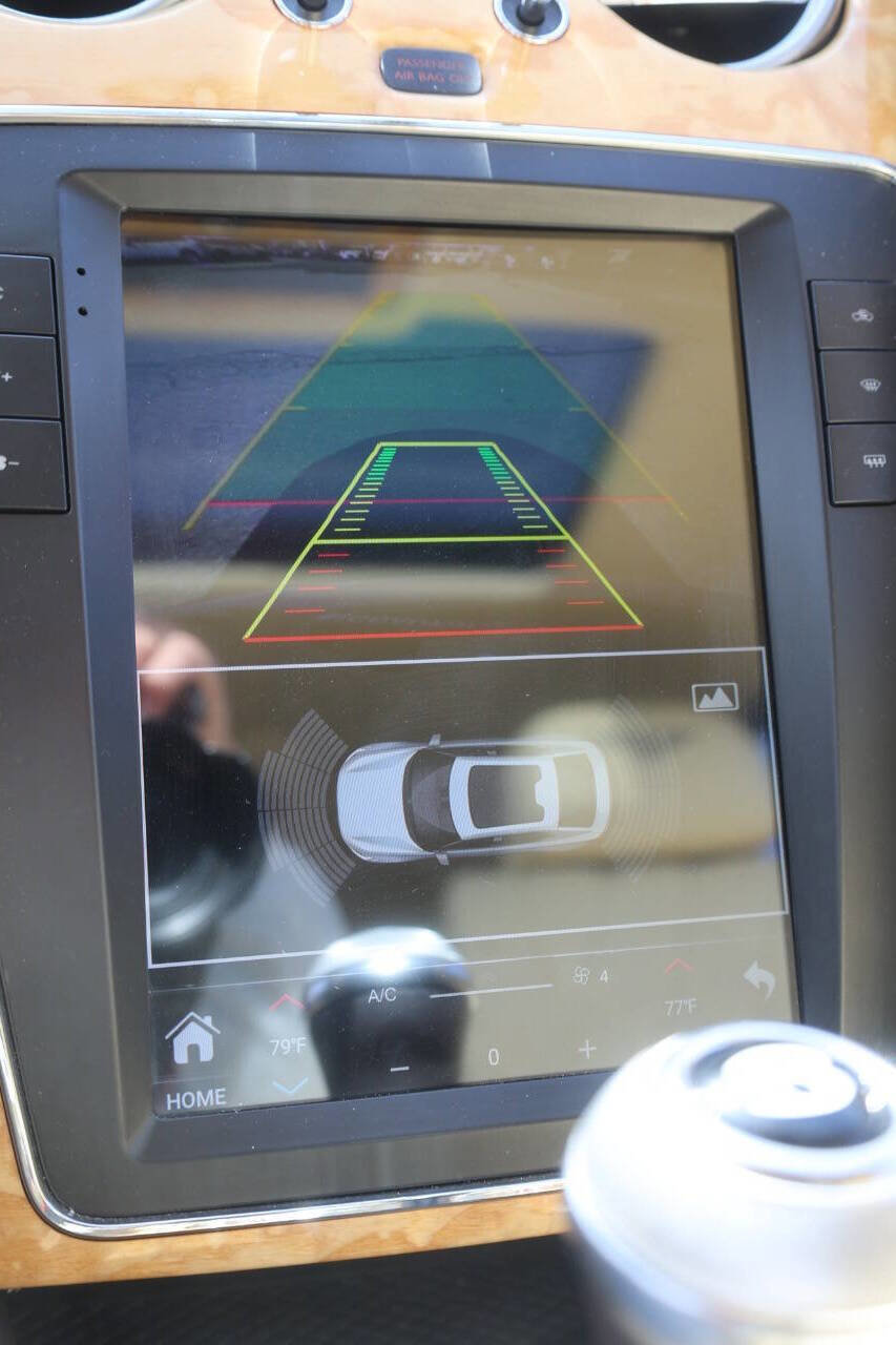 Used 2016 Bentley Flying Spur W12 image 23