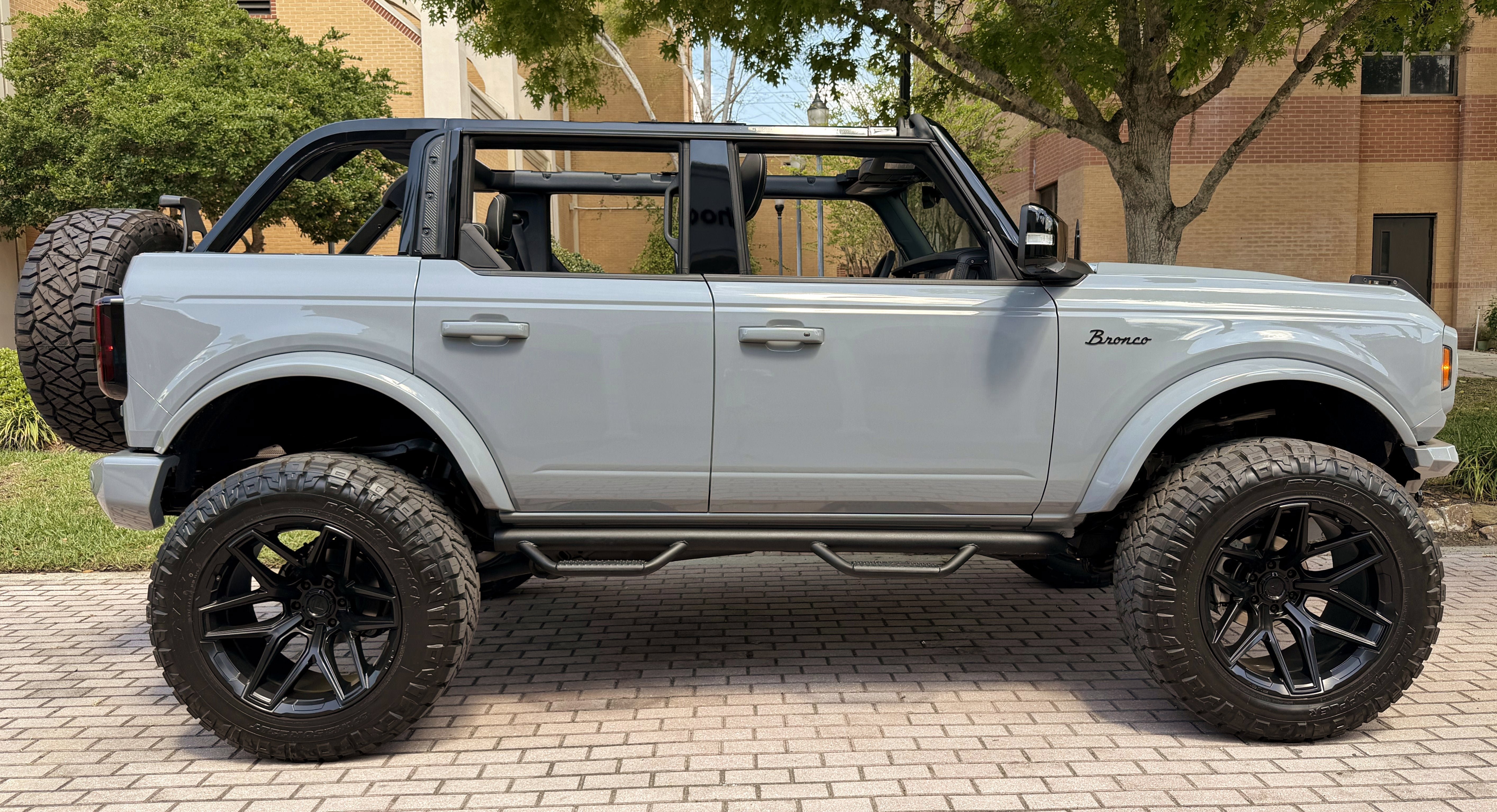 Used 2025 Ford Bronco Outer Banks AWD/4WD image 13