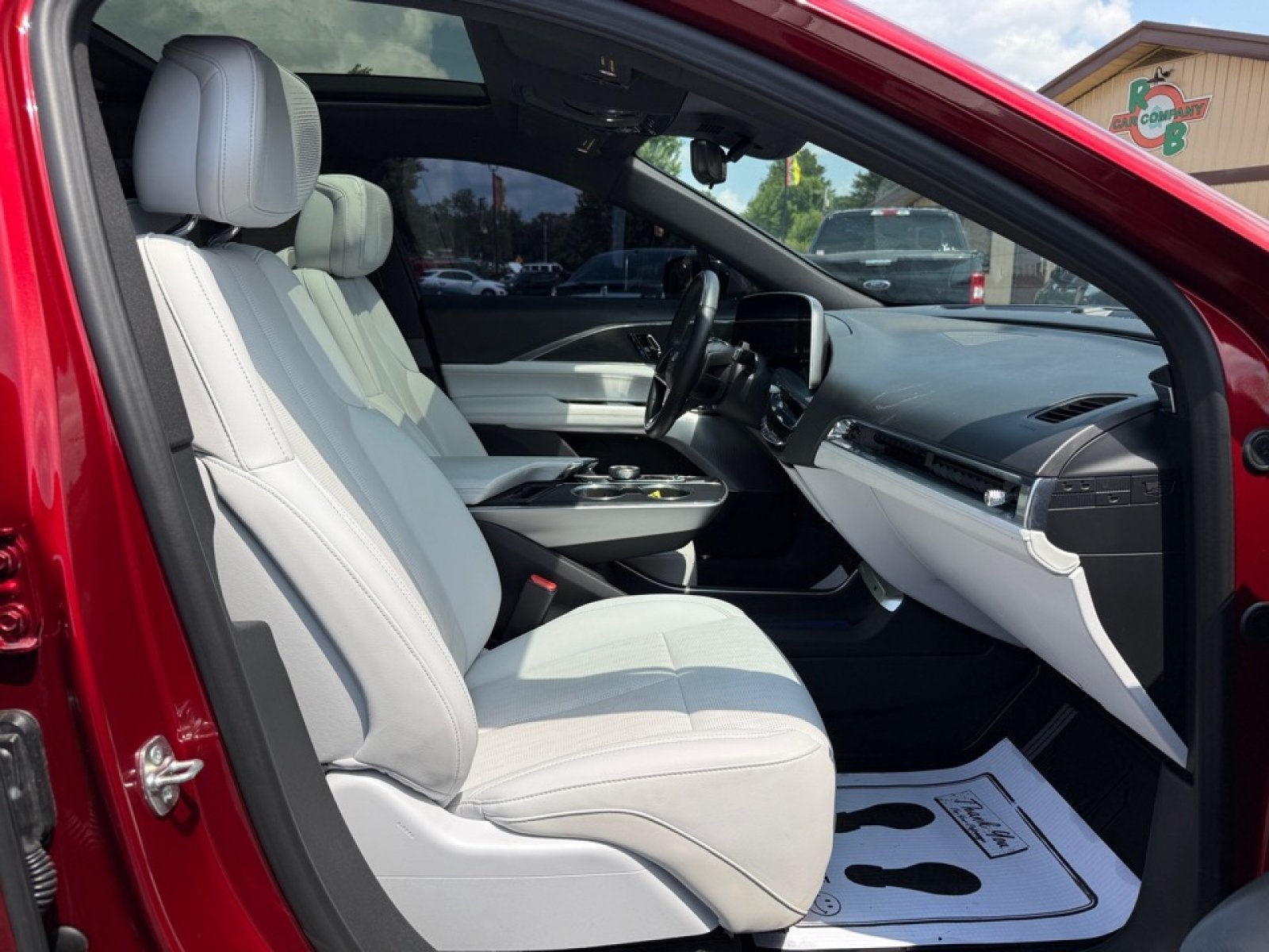 Used 2024 Cadillac Lyriq Sport AWD/4WD image 26