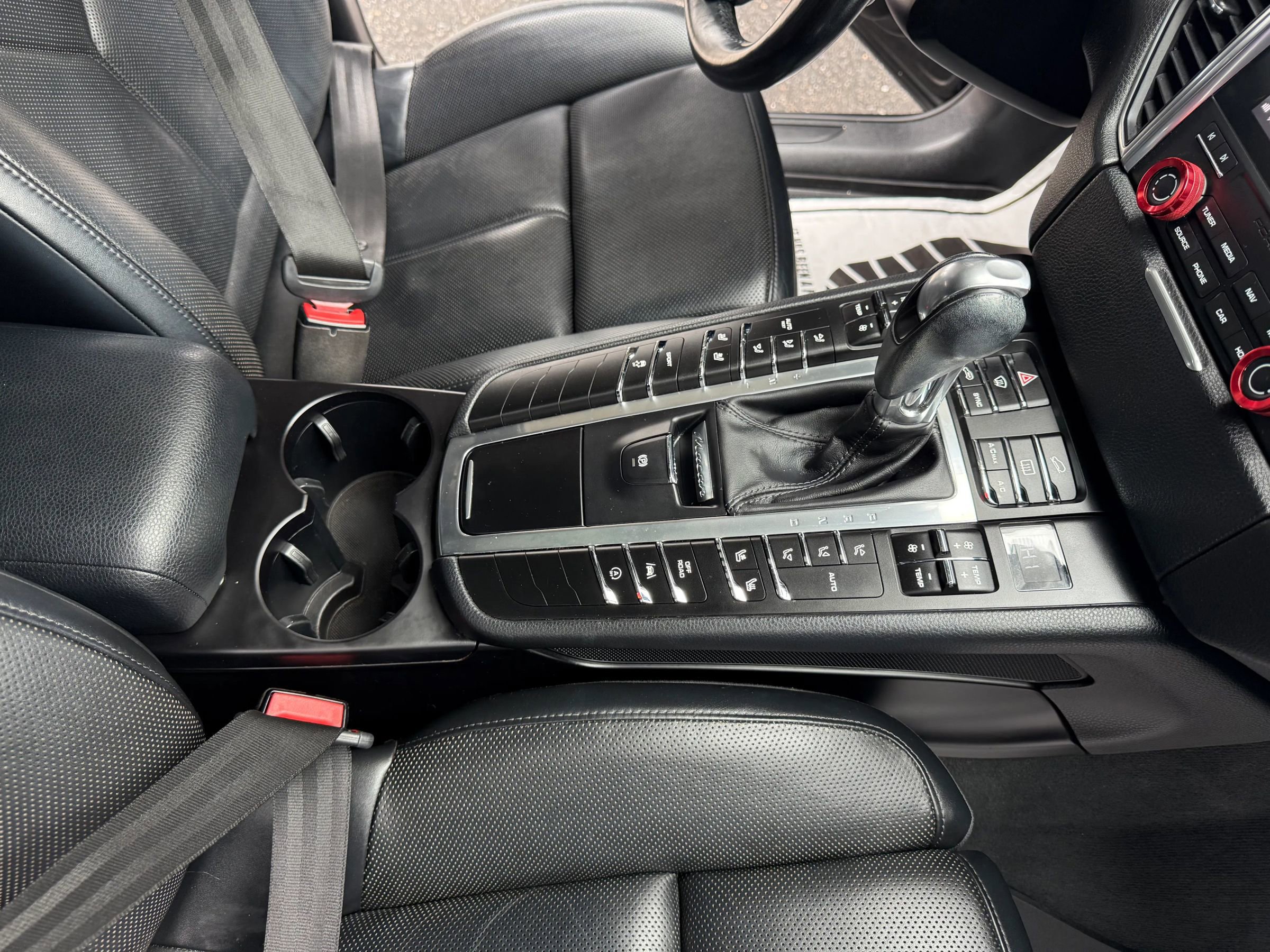 Used 2017 Porsche Macan AWD/4WD image 27