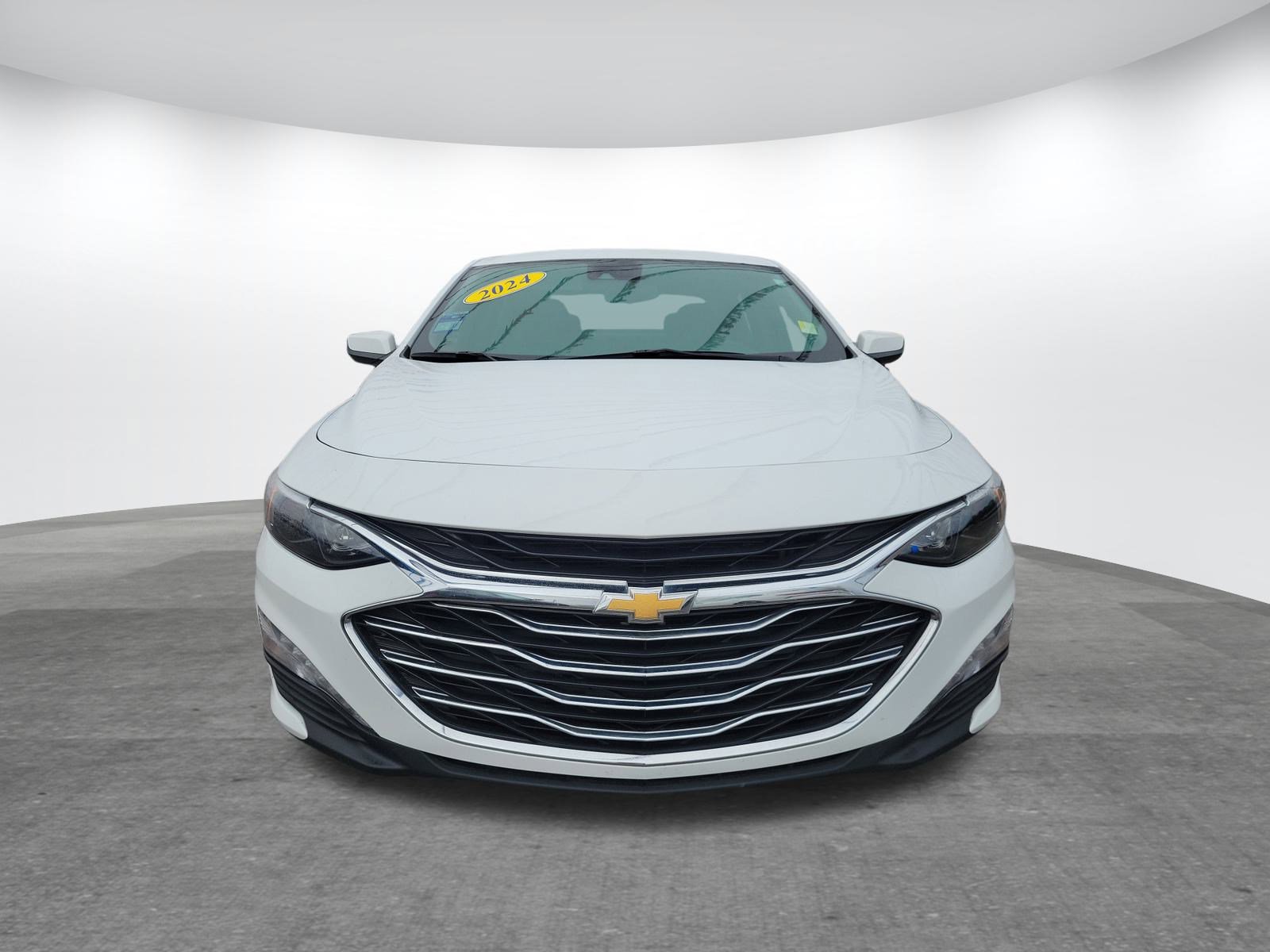 Used 2024 Chevrolet Malibu LT image 2