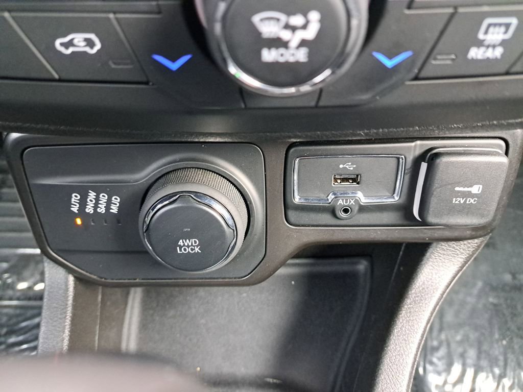 Used 2021 Jeep Renegade Latitude AWD/4WD image 23