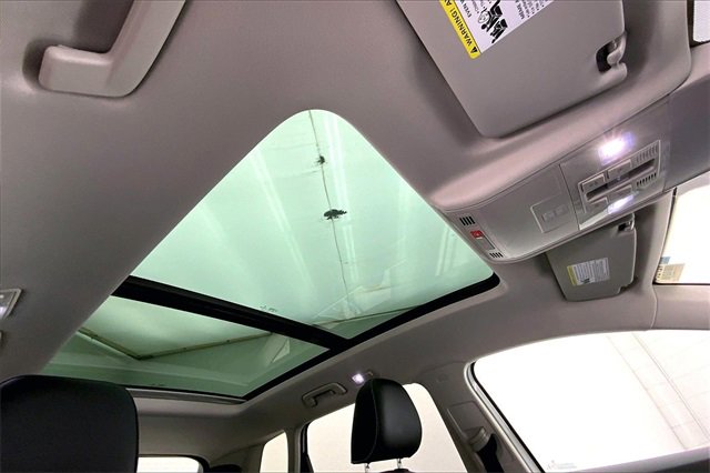 Certified 2022 Volkswagen Taos SE image 22