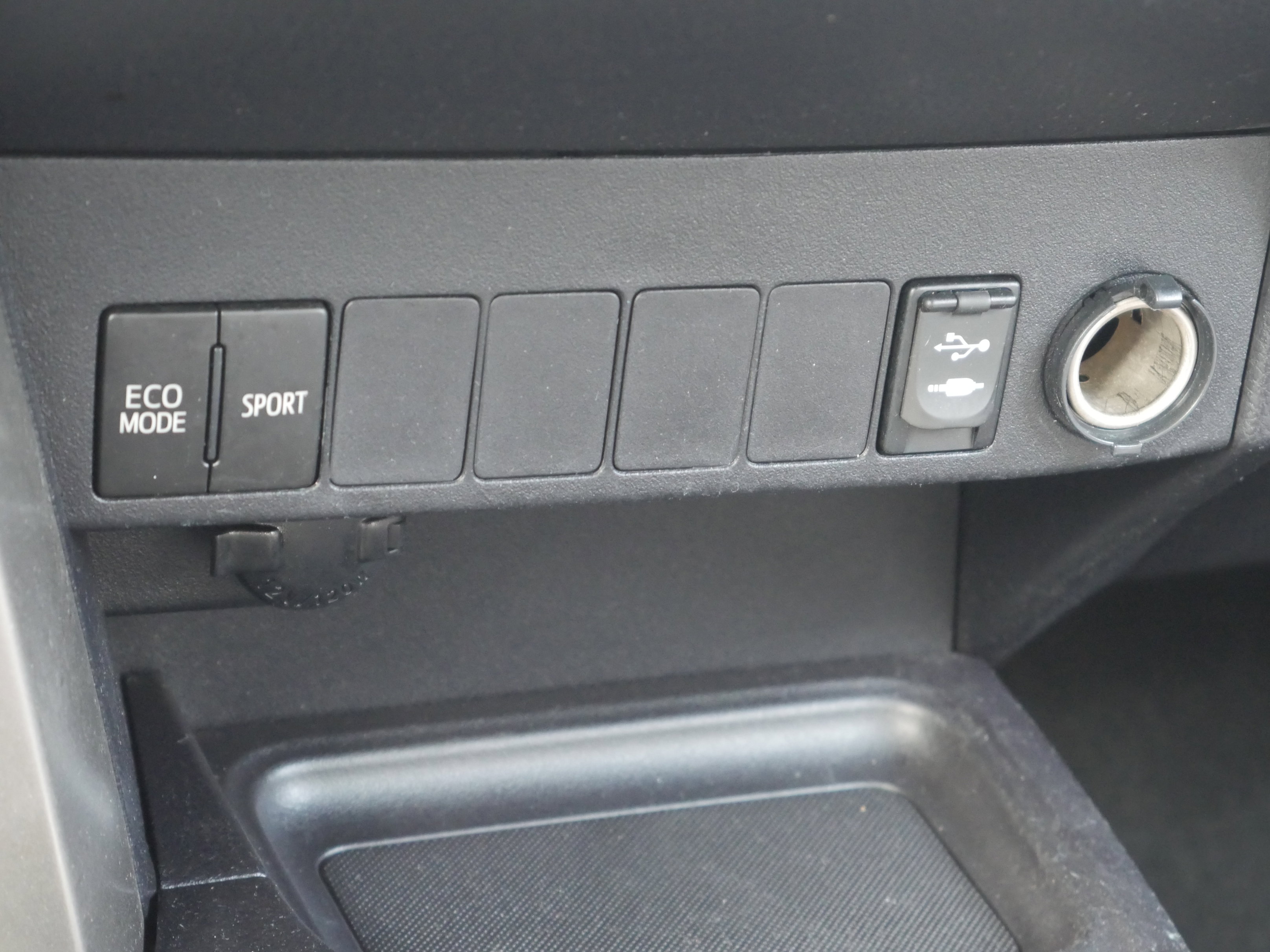 Used 2014 Toyota RAV4 XLE FWD image 14