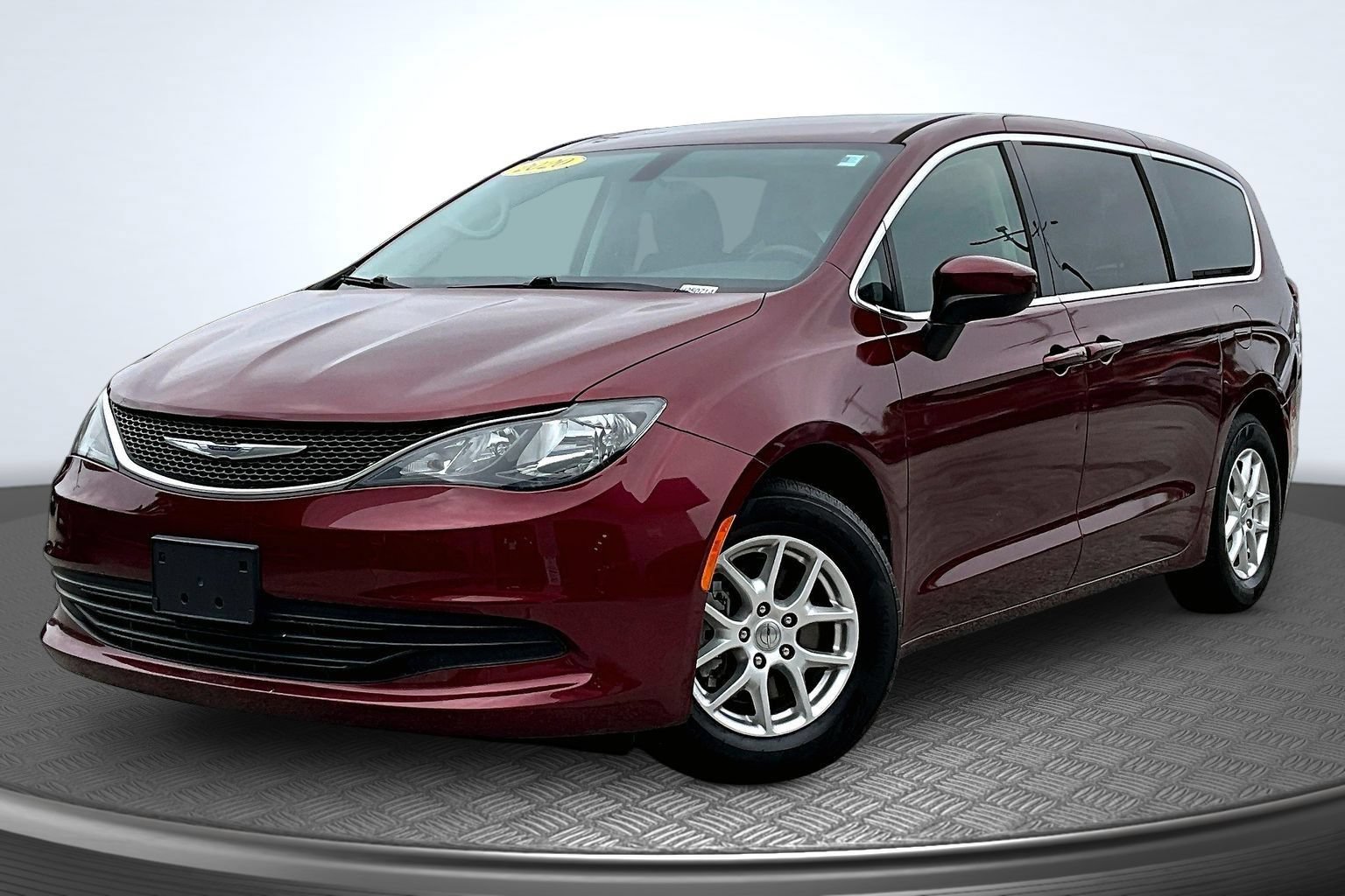 Used 2020 Chrysler Voyager LX FWD image 1
