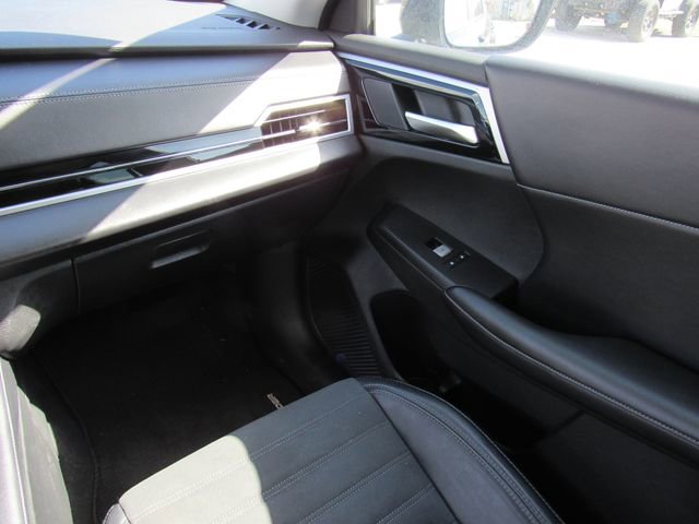 Used 2023 Mitsubishi Outlander SE image 19