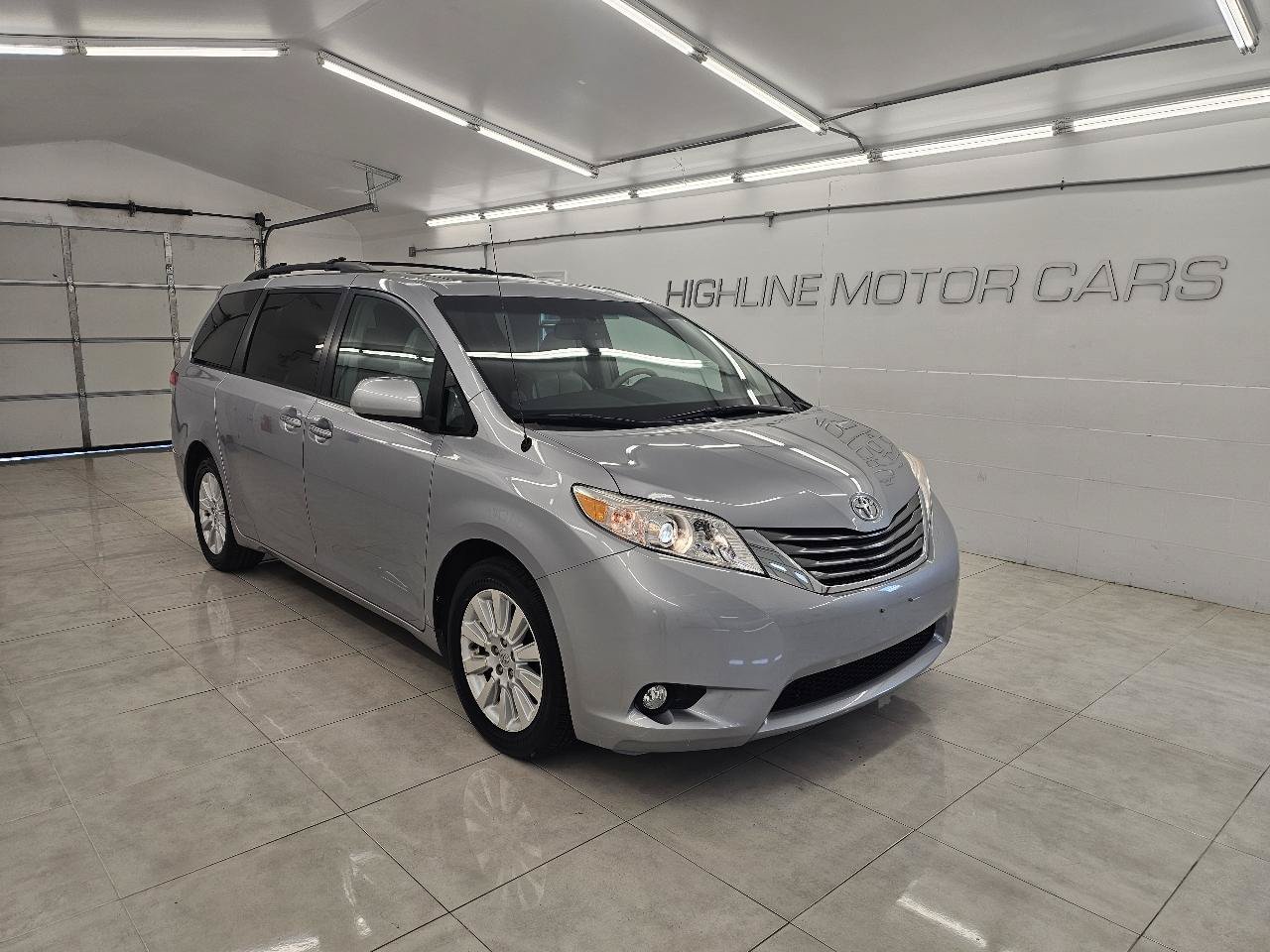 Used 2014 Toyota Sienna XLE AWD/4WD image 3