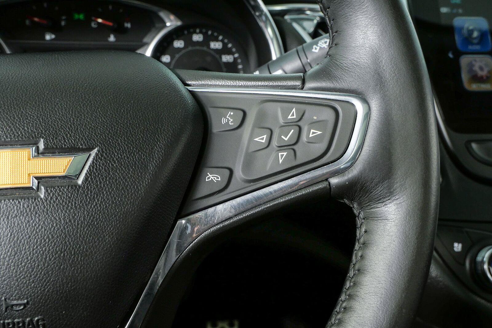 Used 2017 Chevrolet Malibu Premier w/ Premier Sun and Wheel Package FWD image 12