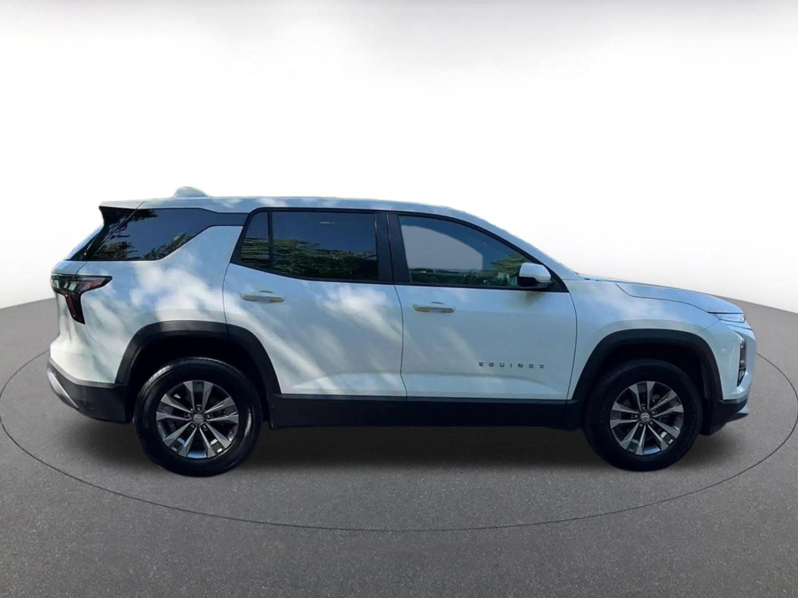 Used 2025 Chevrolet Equinox LT FWD image 16