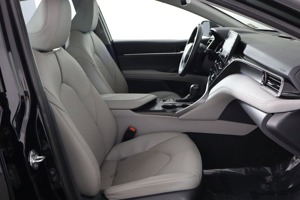 Used 2023 Toyota Camry XSE FWD image 18