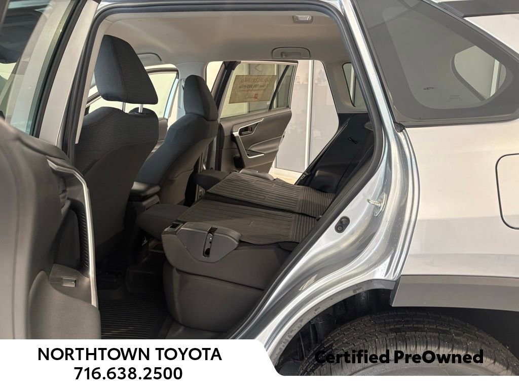 Used 2021 Toyota RAV4 LE image 19