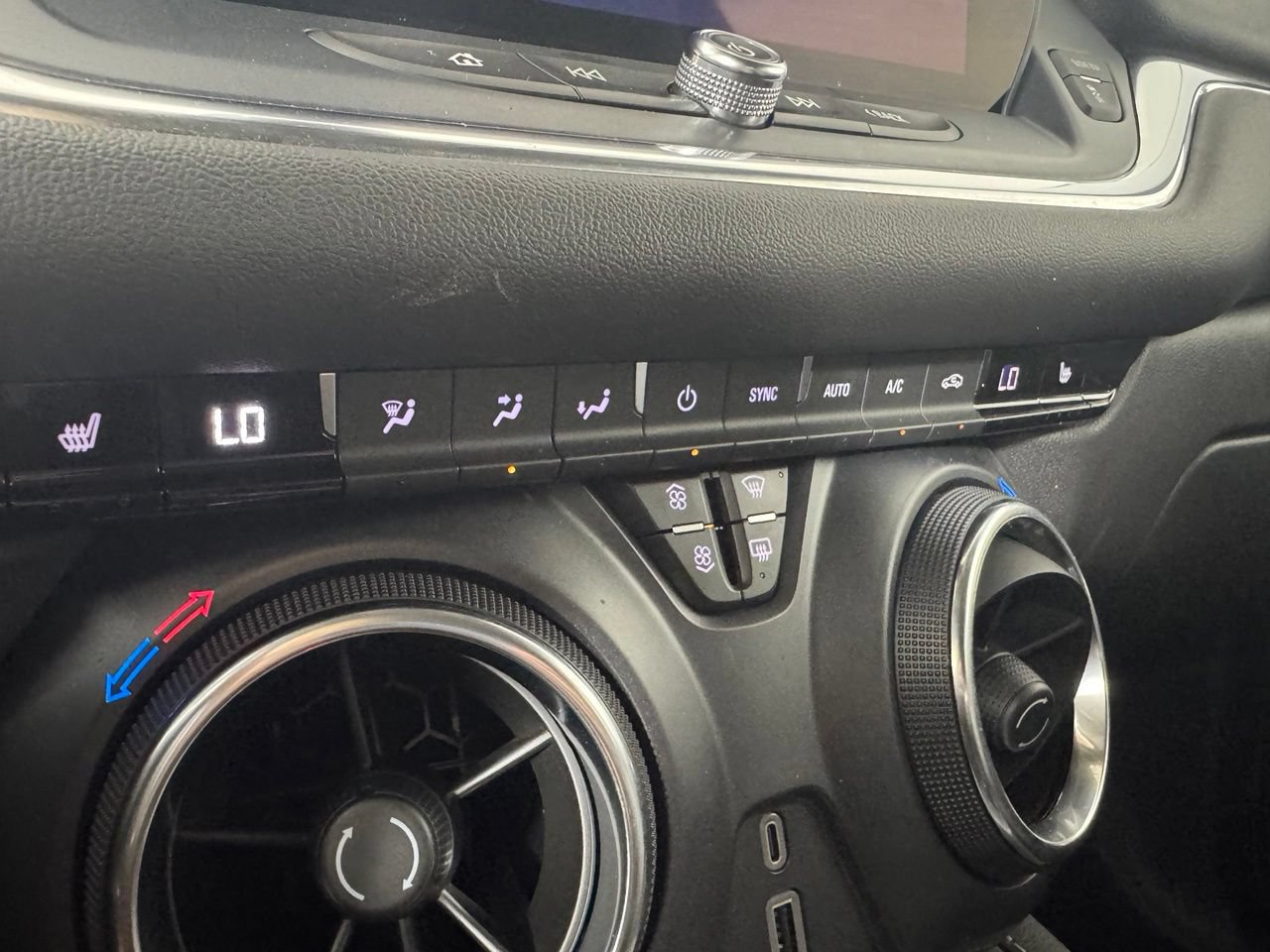 Used 2024 Chevrolet Blazer LT w/ Convenience Package FWD image 24