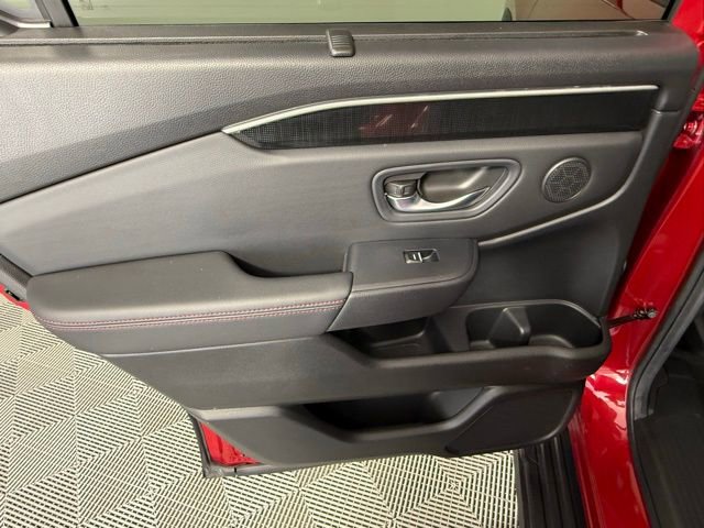 Used 2025 Honda Pilot Black Edition image 35