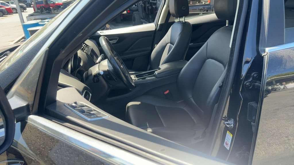 Used 2020 Jaguar F-PACE AWD/4WD image 11