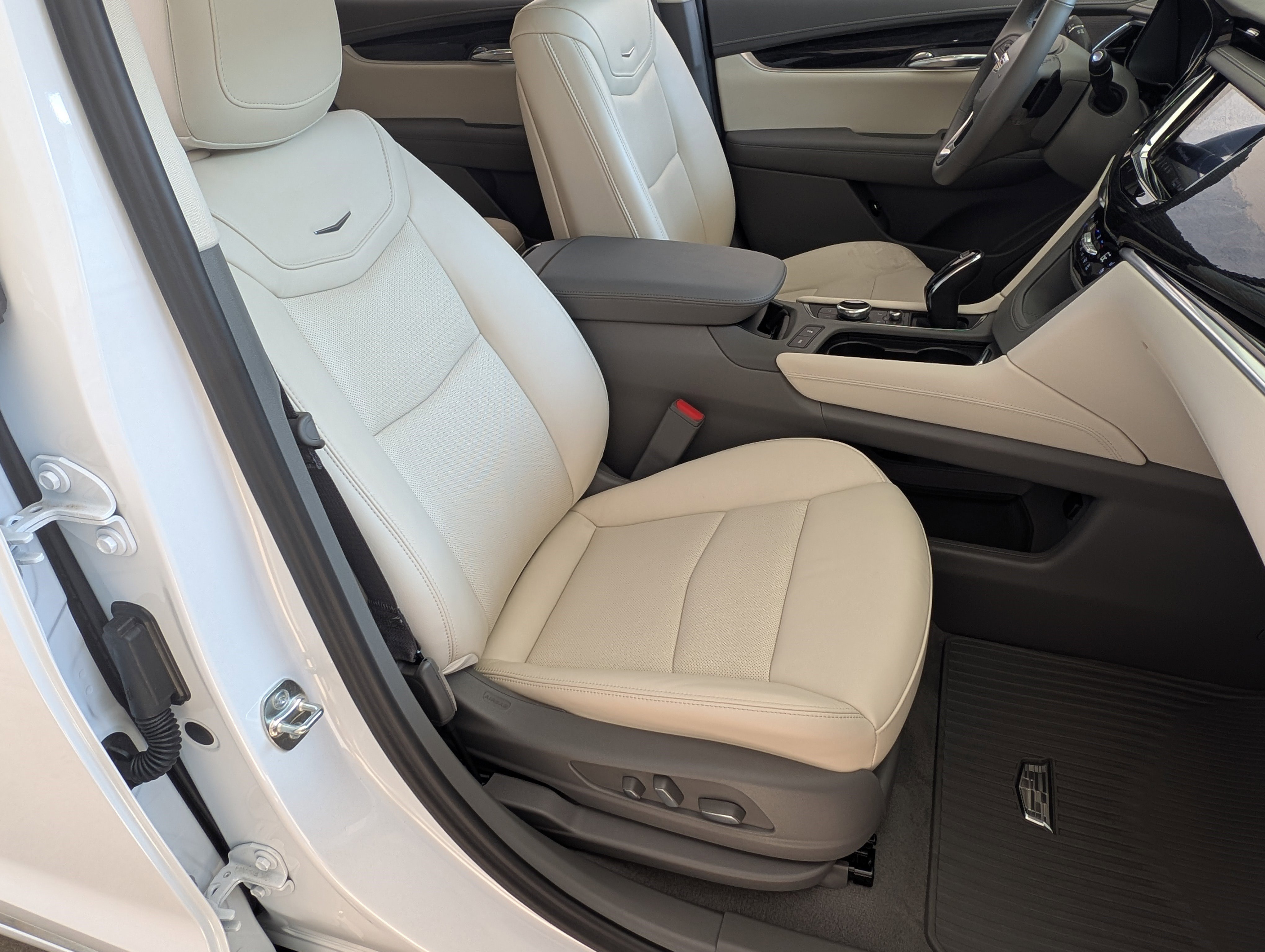 Used 2025 Cadillac XT6 Premium Luxury FWD image 20