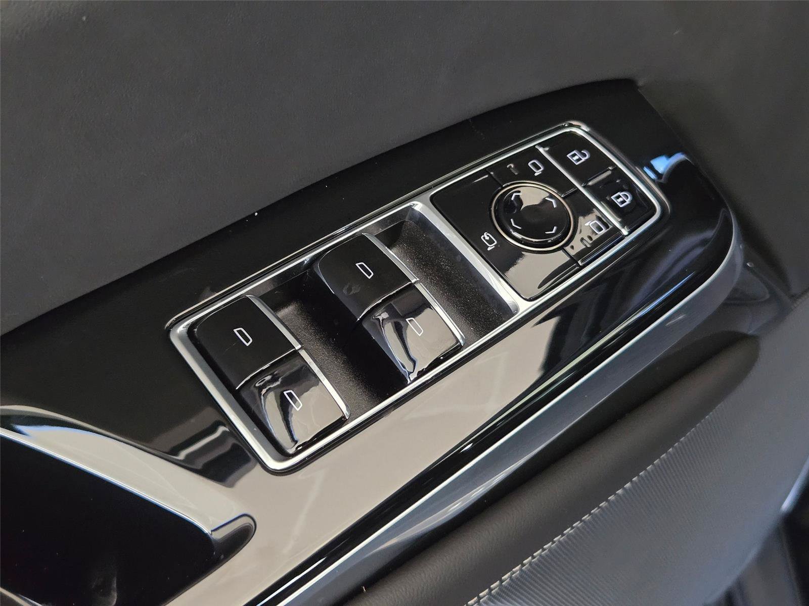 New 2026 Cadillac Escalade Platinum Sport w/ LPO, ONYX Package AWD/4WD image 27
