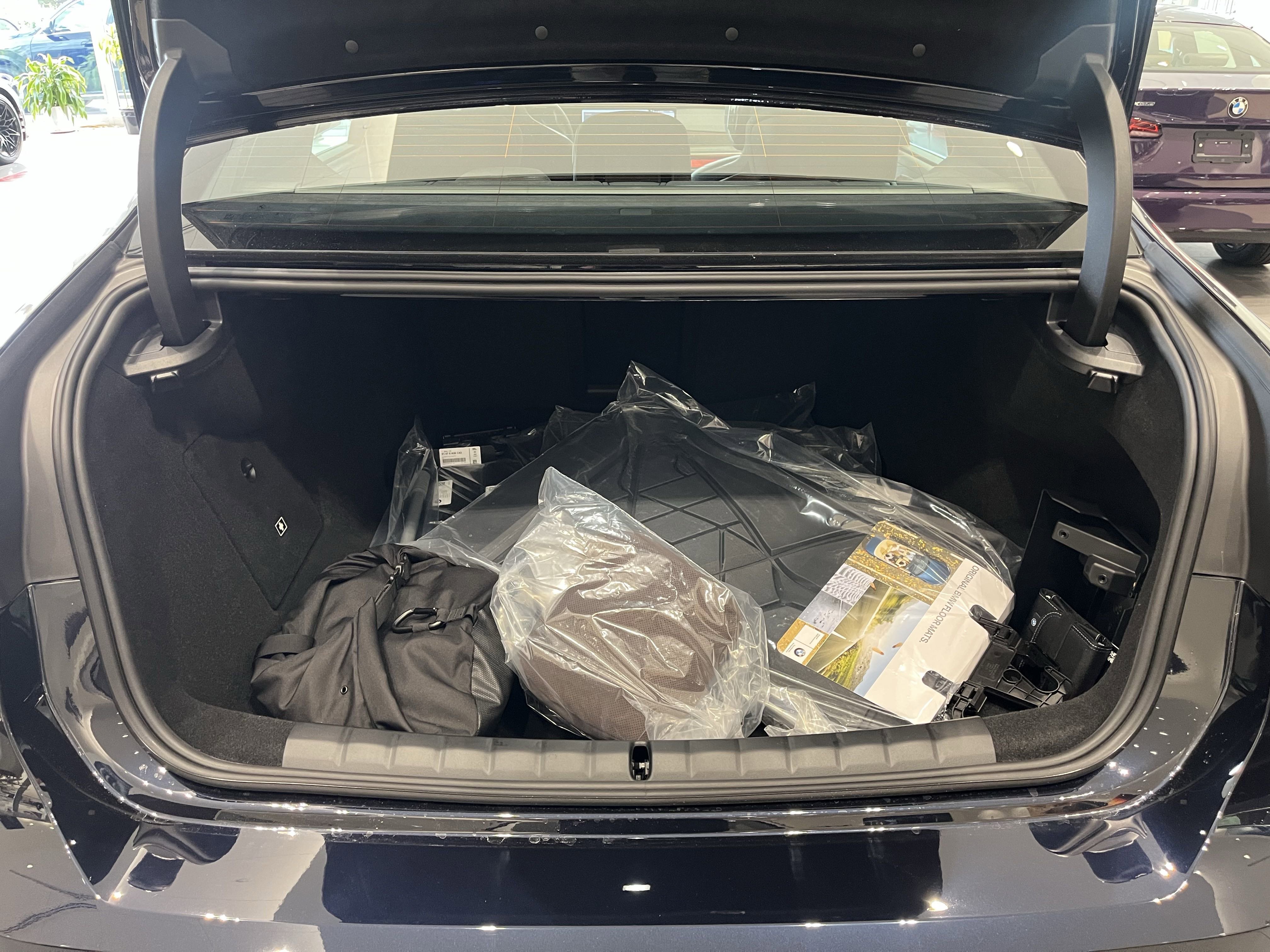 Used 2025 BMW i7 xDrive60 w/ Executive Package image 9