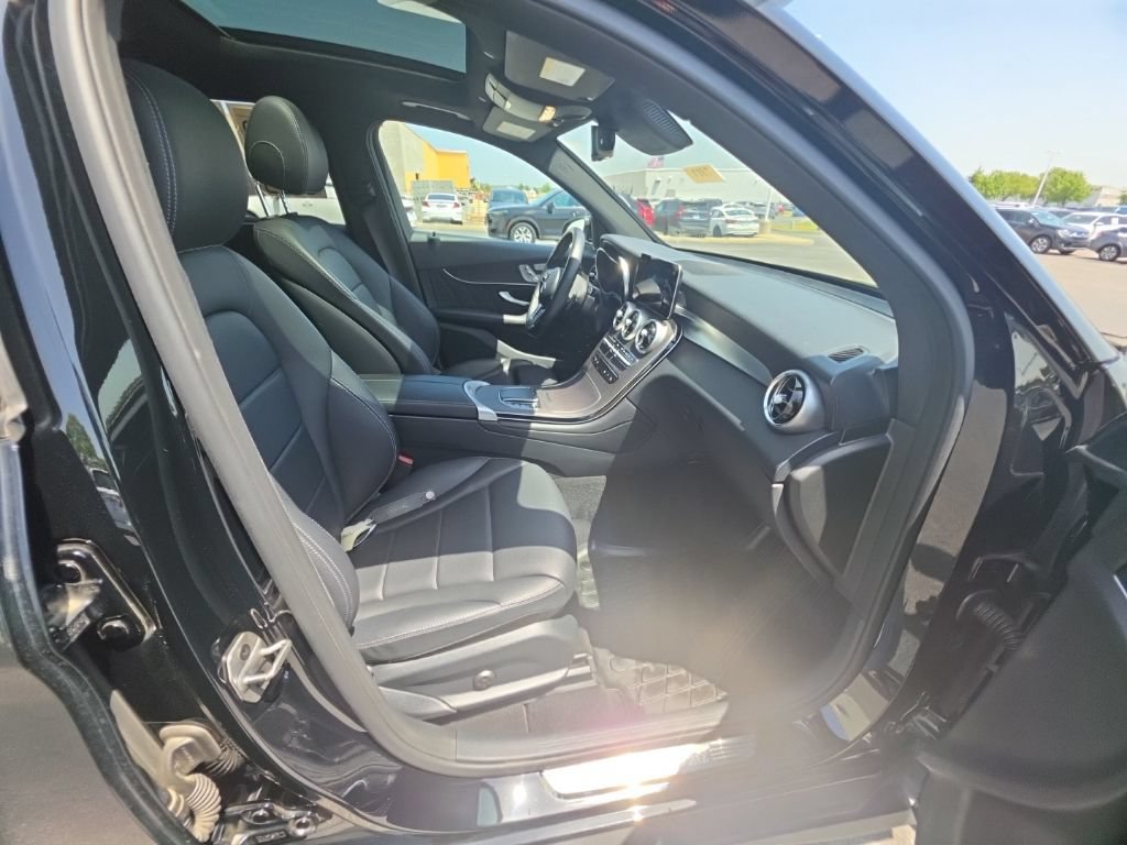 Used 2022 Mercedes-Benz GLC 300 4MATIC image 33