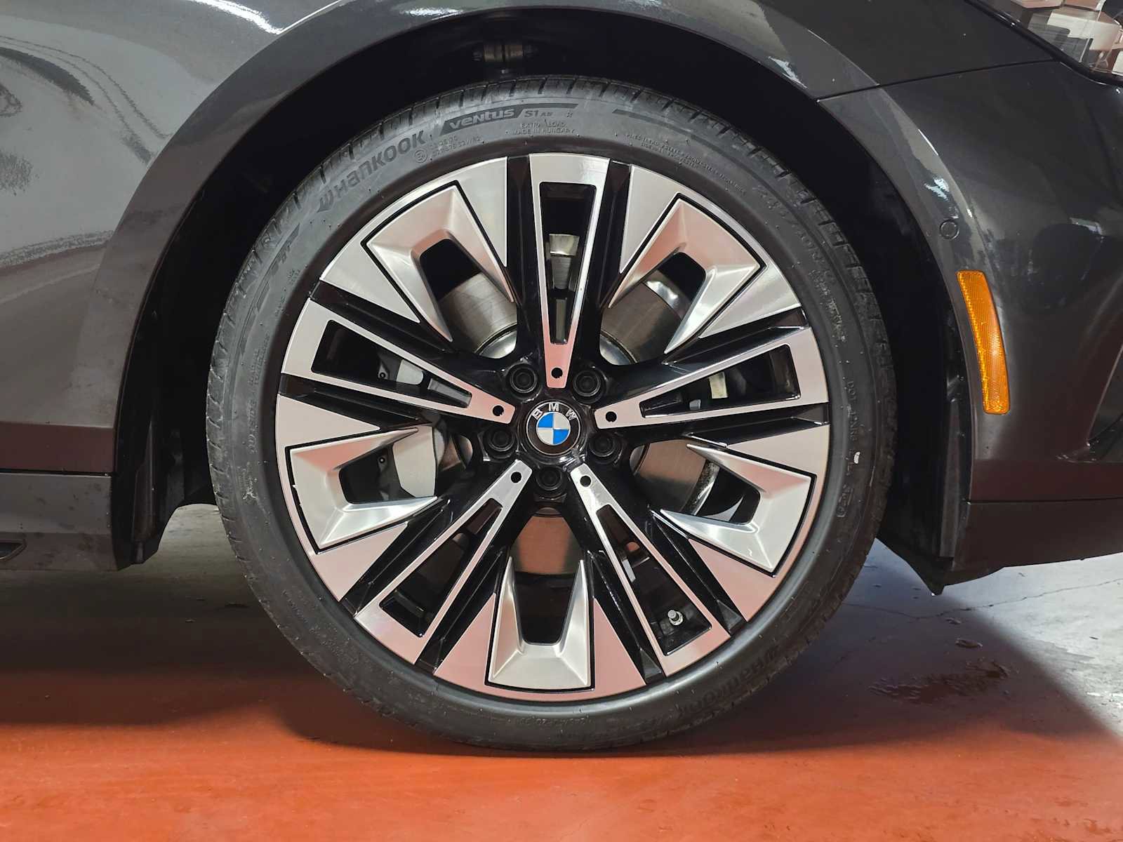 Used 2024 BMW 530i xDrive w/ Convenience Package image 17