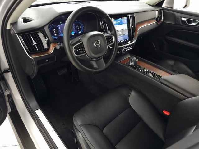 Used 2025 Volvo V60 B5 Cross Country Plus w/ Protection Package Premier image 13