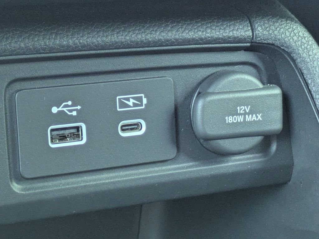 Used 2025 Honda Pilot Sport image 23