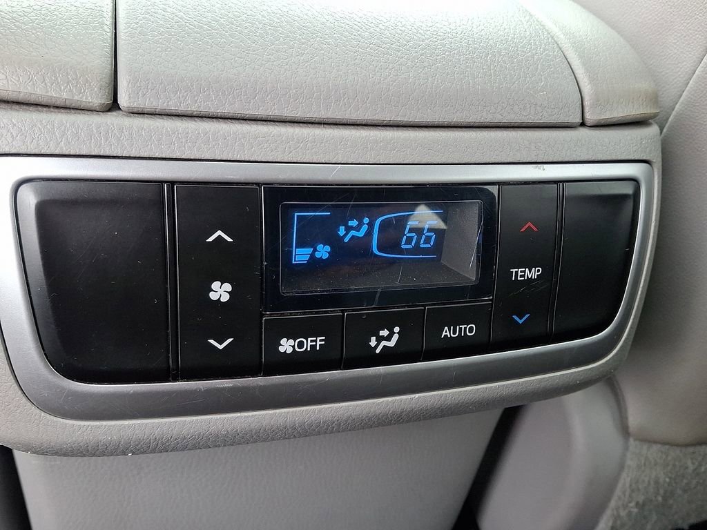 Used 2017 Toyota Highlander Limited image 12