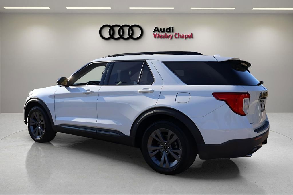 Used 2022 Ford Explorer XLT w/ Equipment Group 202A image 3