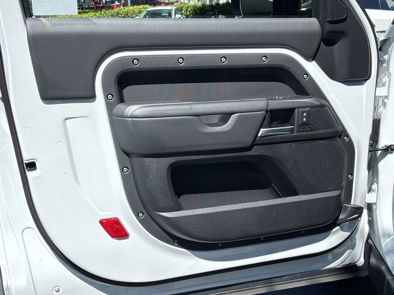 Used 2025 Land Rover Defender 90 S image 21