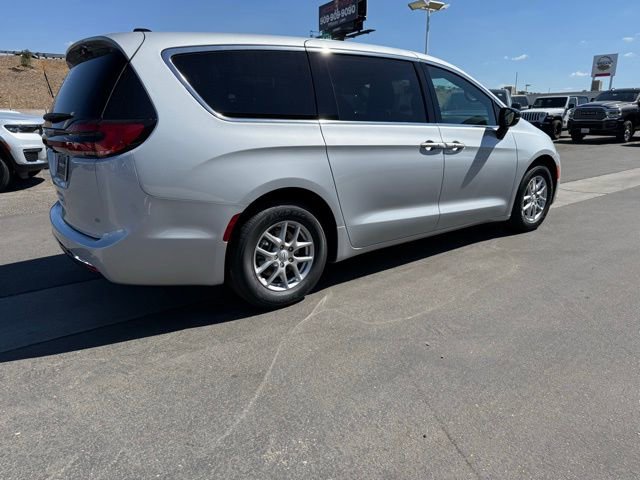 New 2026 Chrysler Pacifica Select FWD image 6