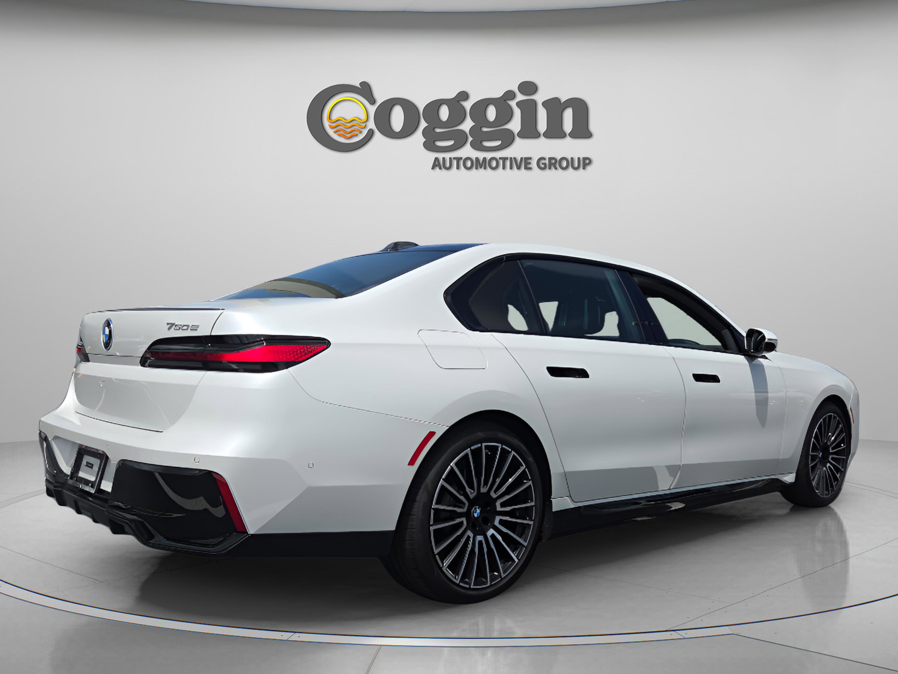 Used 2026 BMW 750e xDrive w/ Luxury Rear Seating Package AWD/4WD image 5