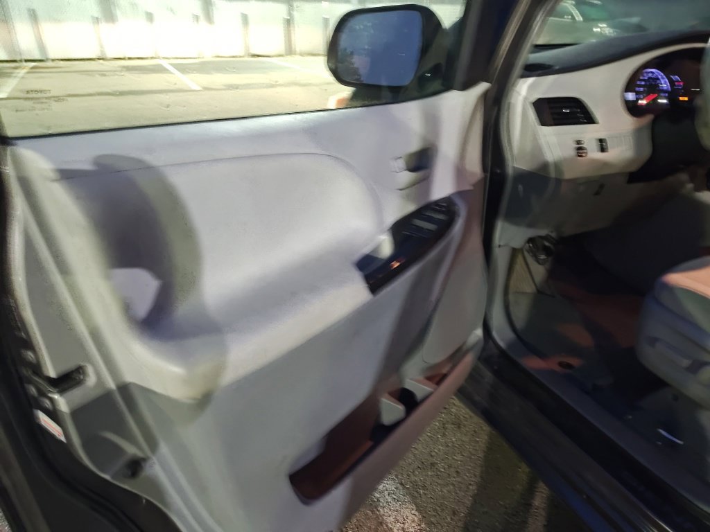 Used 2014 Toyota Sienna LE FWD image 7