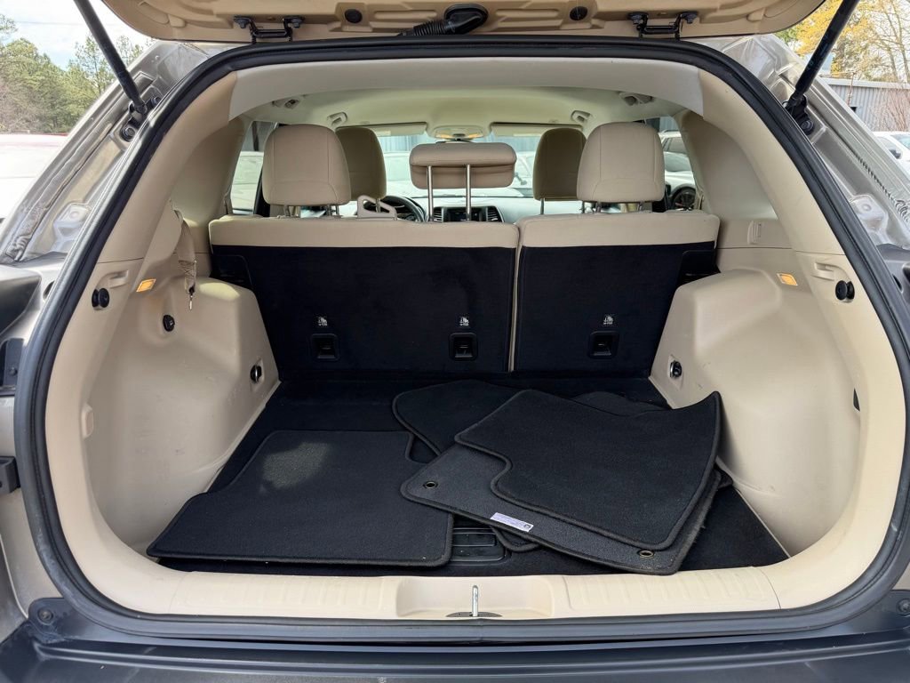 Used 2019 Jeep Cherokee Latitude w/ Popular Appearance Group image 7