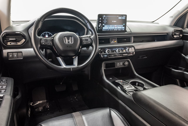 Used 2025 Honda Pilot Touring image 7