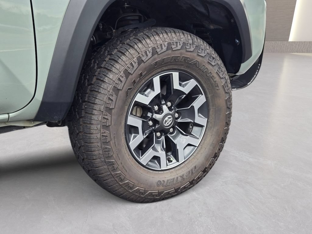 Used 2022 Toyota Tacoma TRD Off-Road w/ Technology Package AWD/4WD image 12