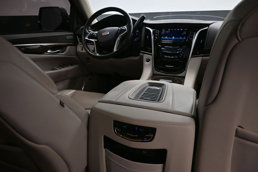 Used 2019 Cadillac Escalade Premium Luxury AWD/4WD image 30