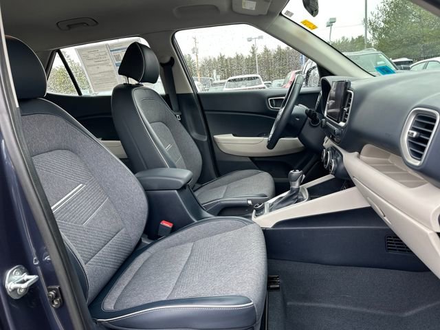 Used 2021 Hyundai Venue image 21