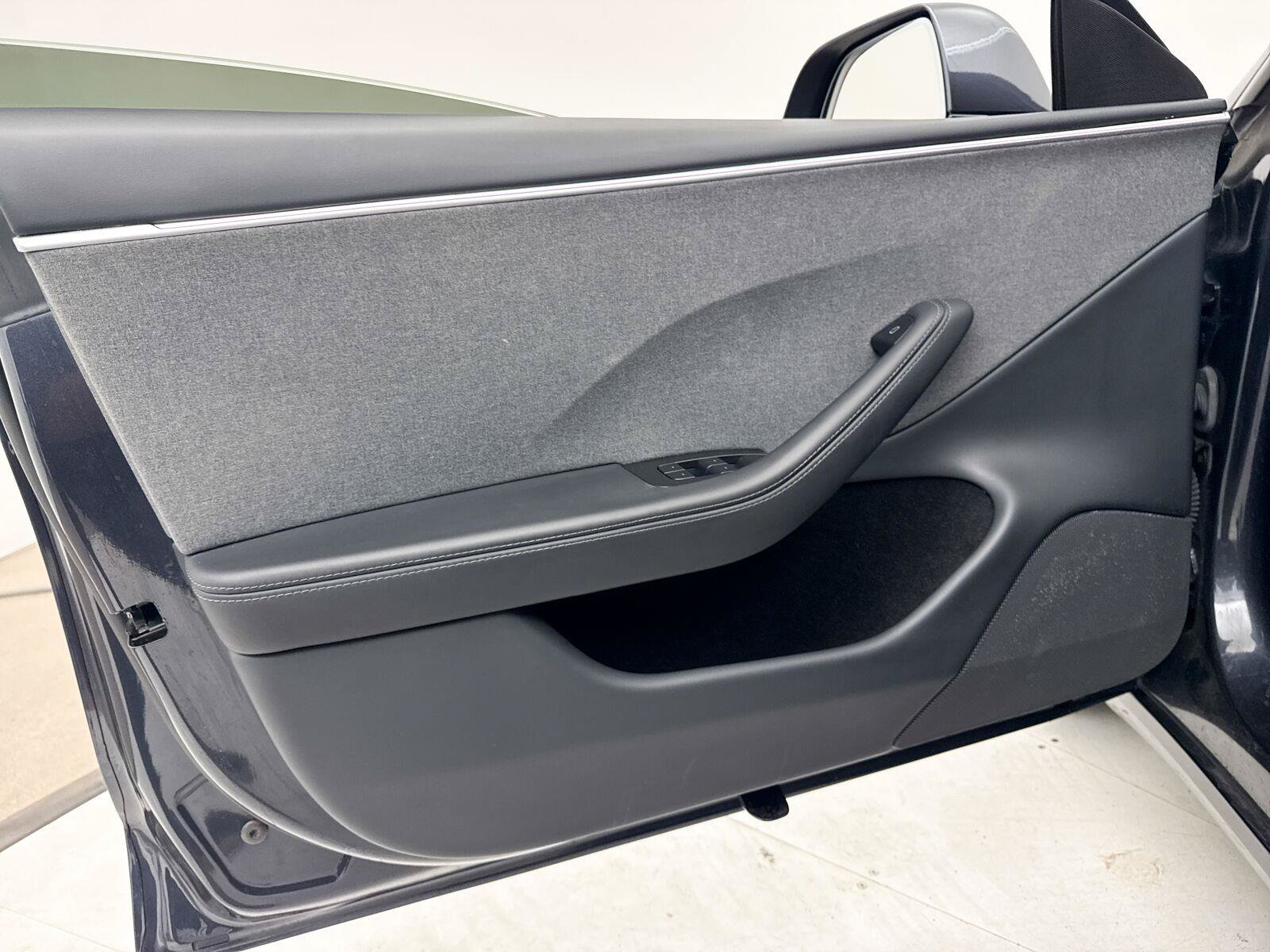Used 2025 Tesla Model 3 Long Range RWD image 32