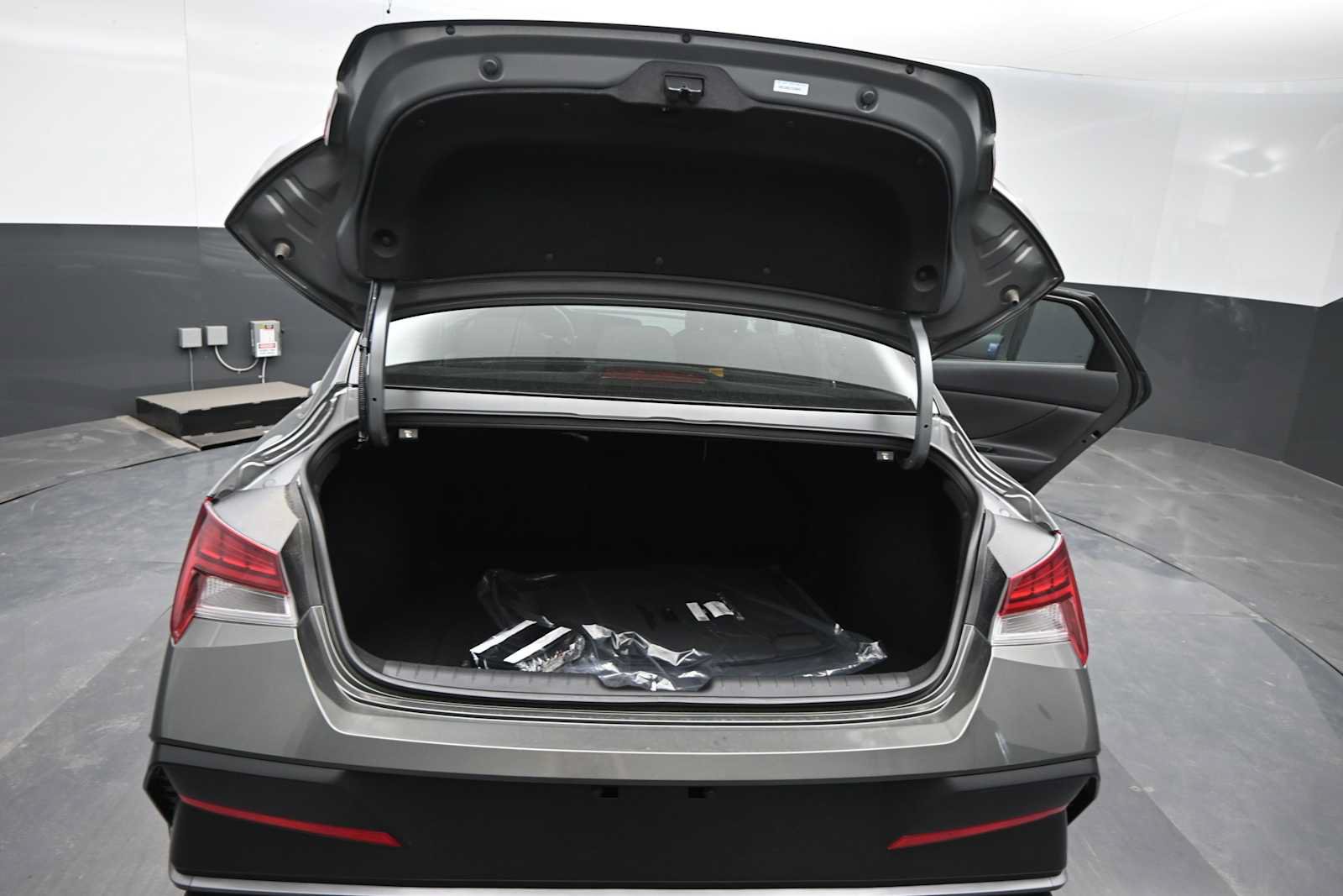 New 2026 Hyundai Elantra SEL Sport Premium FWD image 13