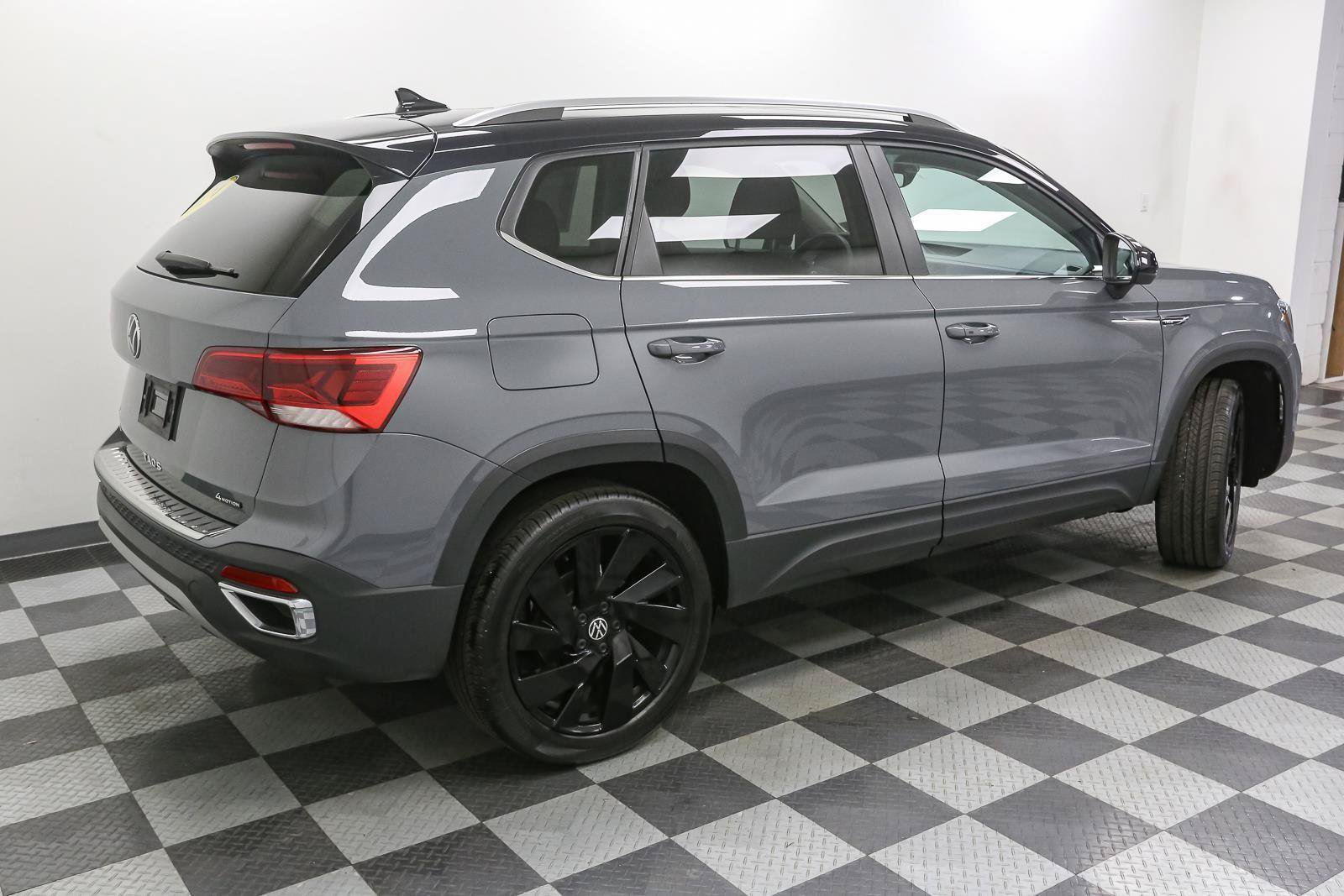 Certified 2024 Volkswagen Taos SE AWD/4WD image 11