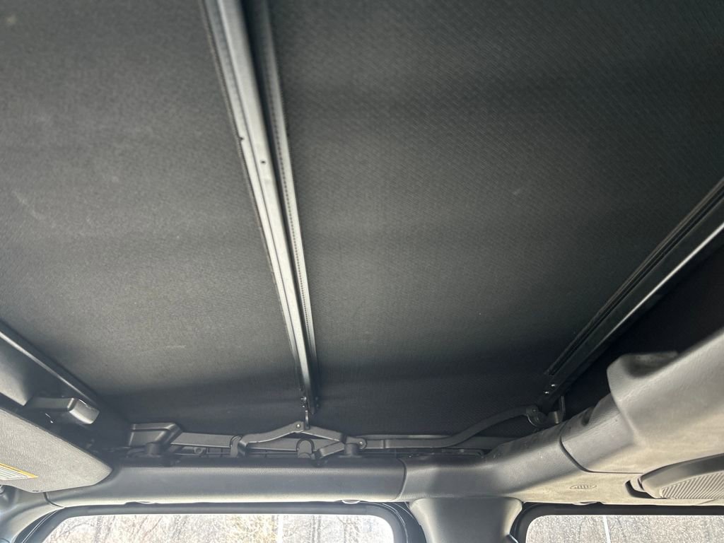 Used 2018 Jeep Wrangler Unlimited Sahara w/ Cold Weather Group image 15