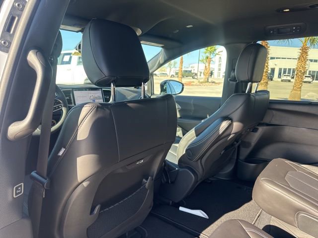 New 2026 Chrysler Pacifica Select image 11