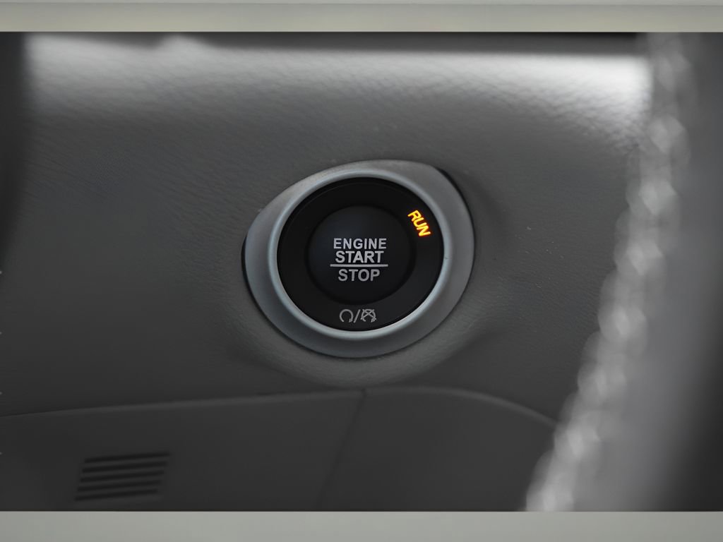 Used 2024 Chrysler Pacifica Touring-L image 34