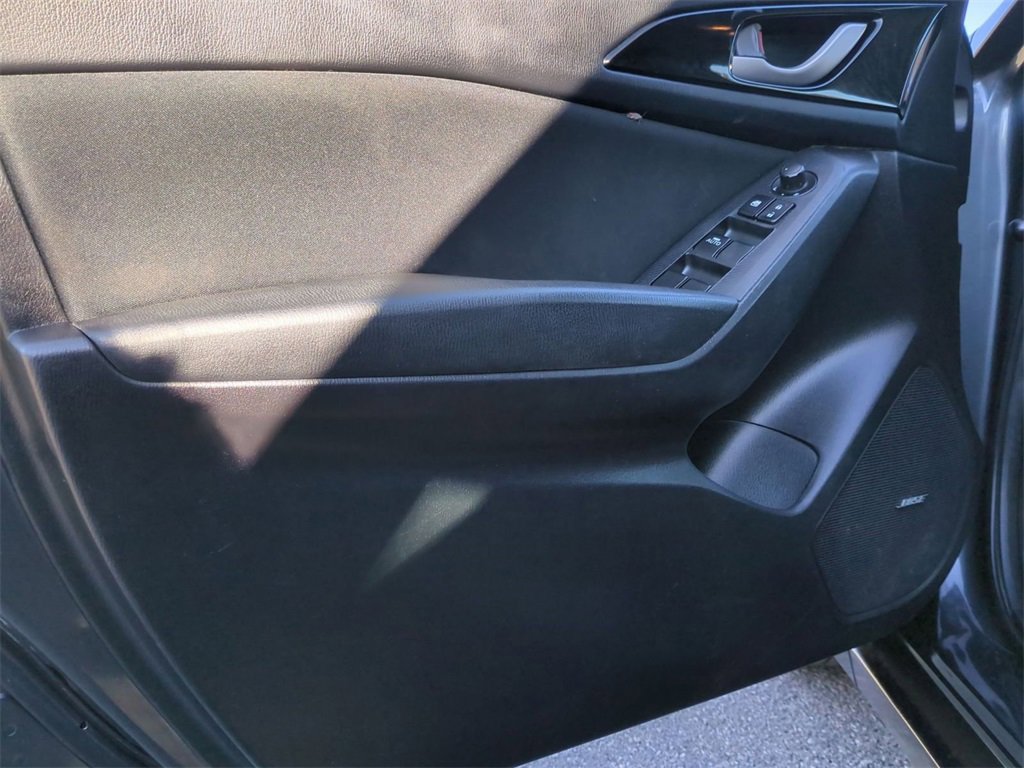 Used 2015 MAZDA MAZDA3 i Touring w/ Technology Package image 16