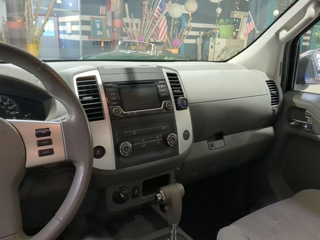 Used 2015 Nissan Frontier SV AWD/4WD image 16