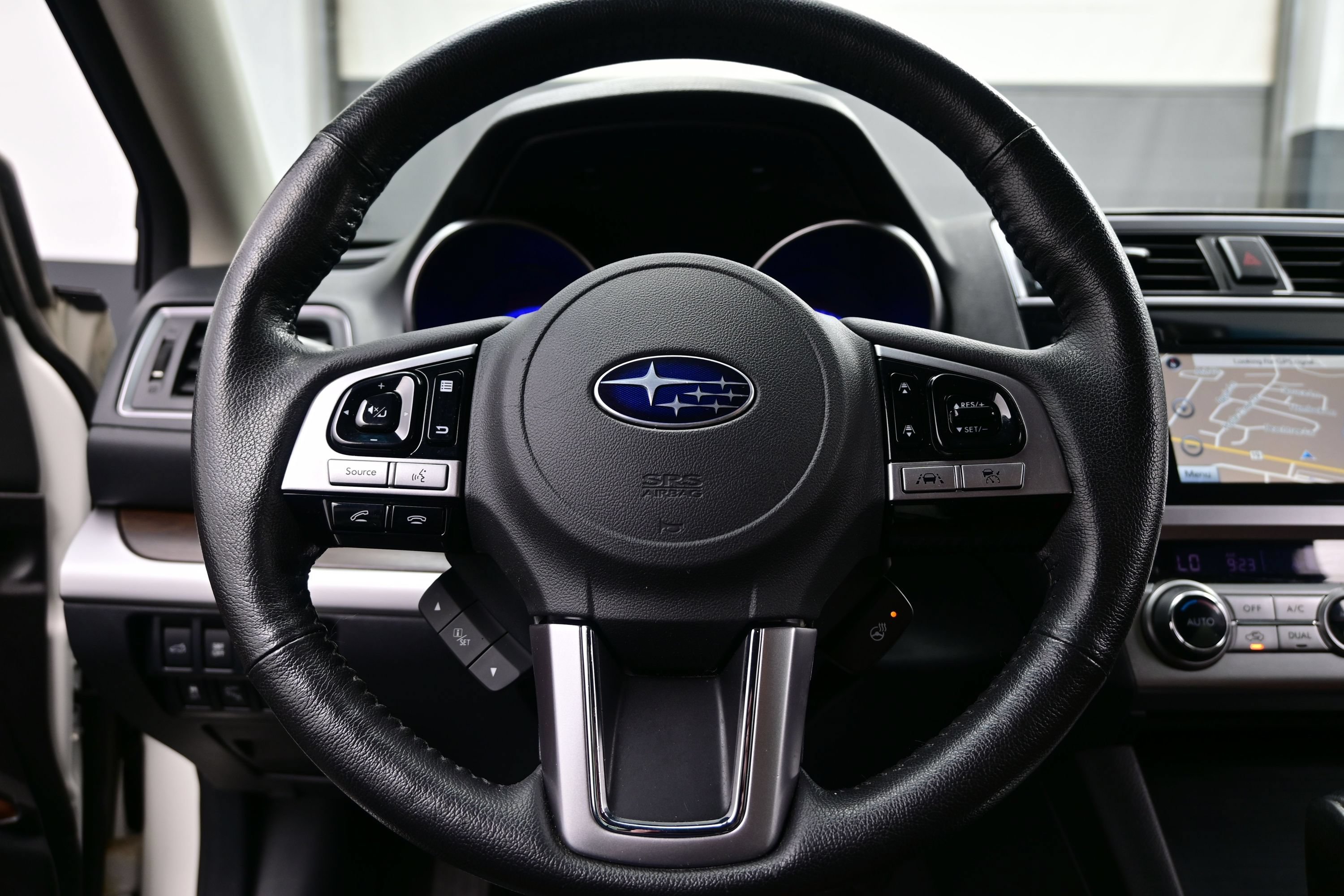 Used 2017 Subaru Outback 3.6R Touring AWD/4WD image 23