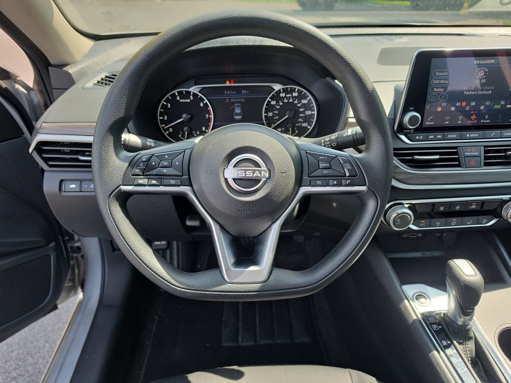 Used 2025 Nissan Altima 2.5 SV FWD image 12