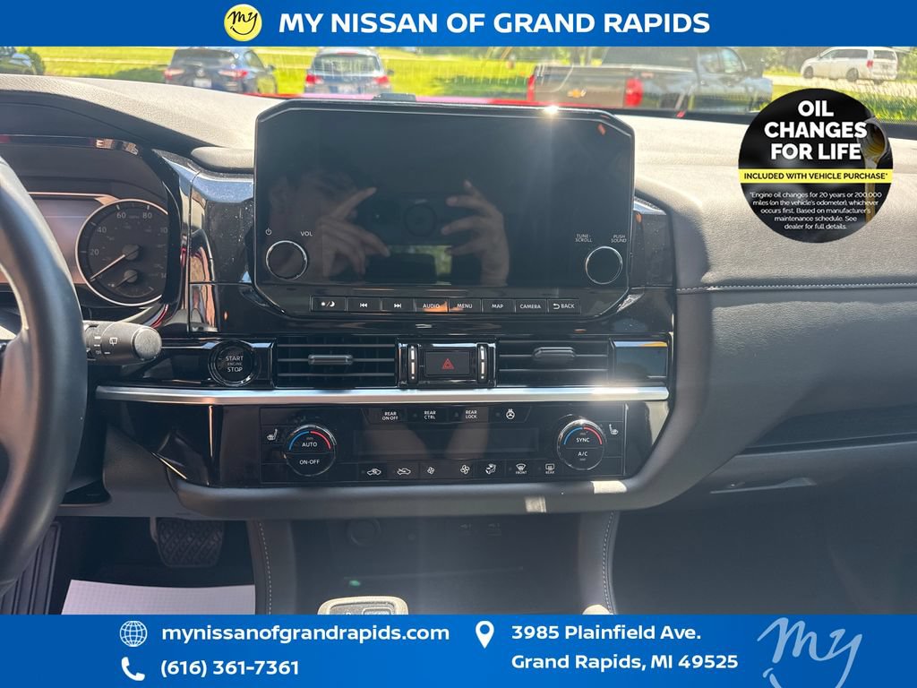 Used 2025 Nissan Pathfinder SL AWD/4WD image 20