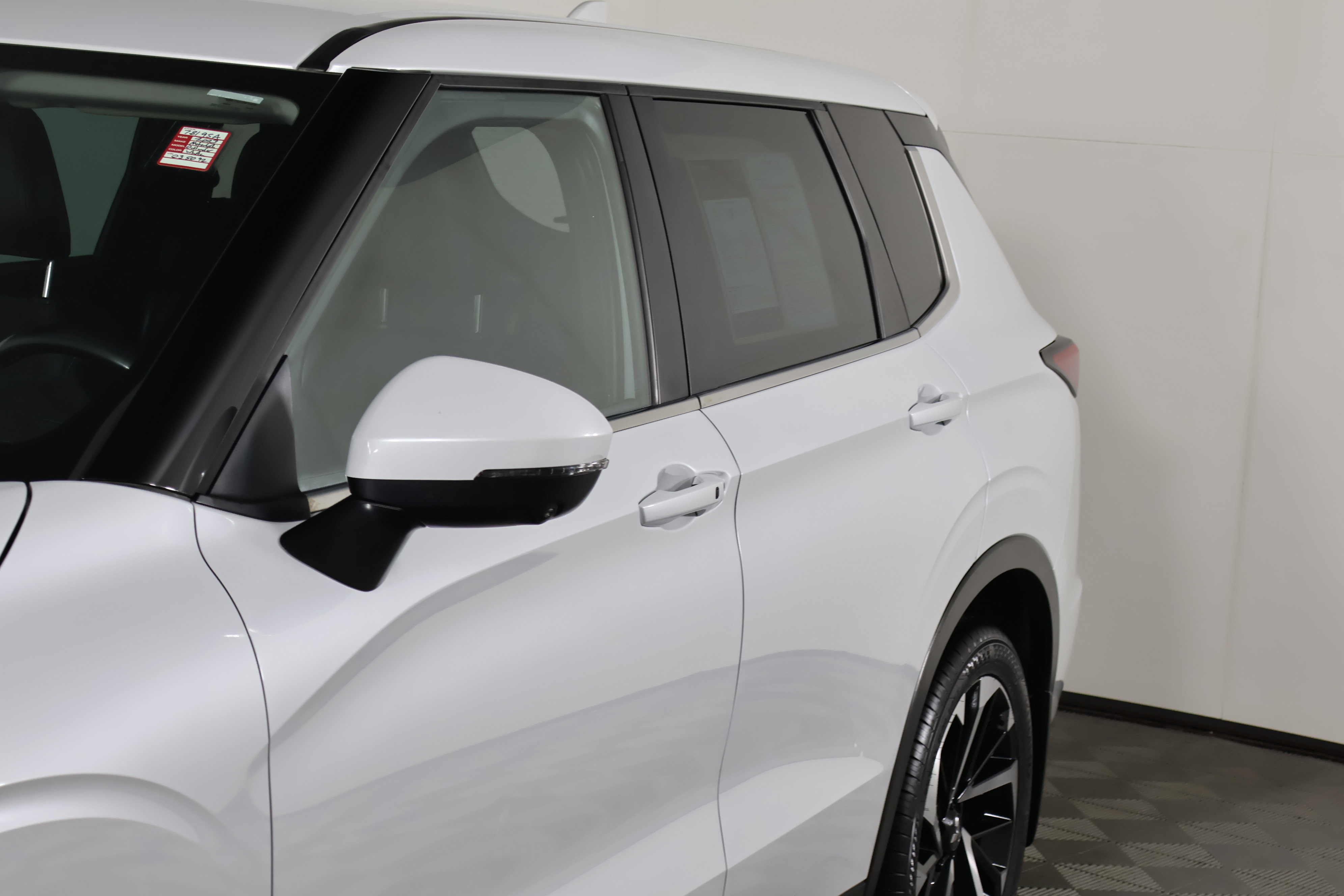 Used 2023 Mitsubishi Outlander SE AWD/4WD image 13