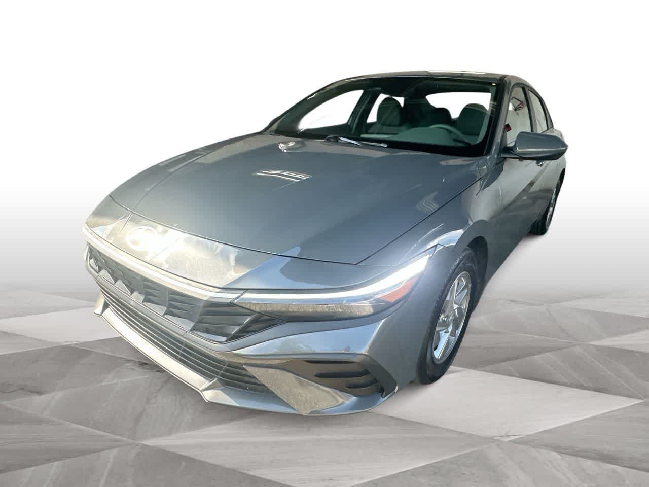 Used 2025 Hyundai Elantra SE FWD image 4