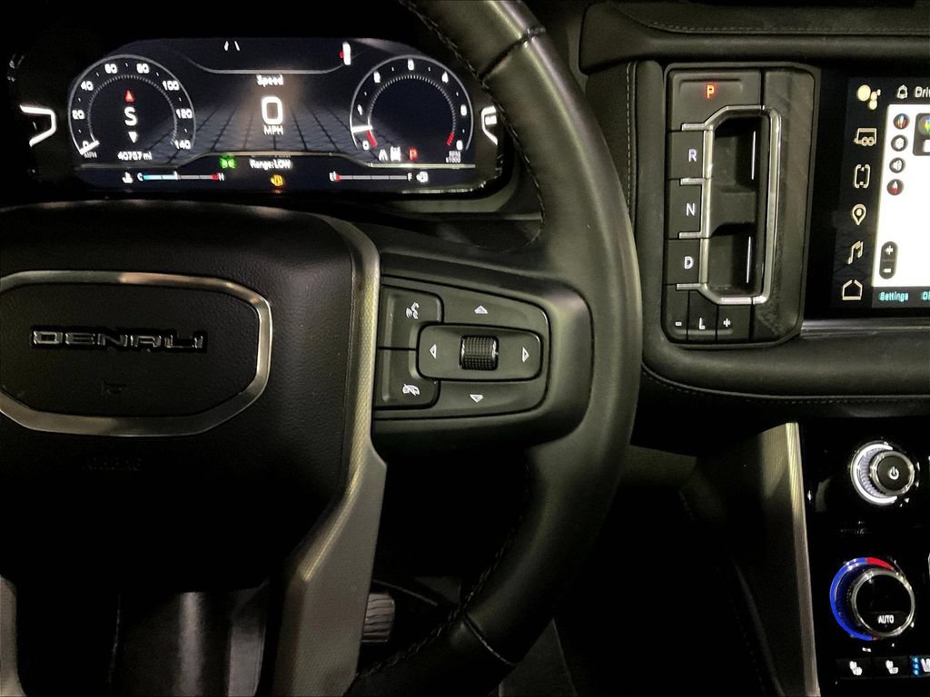 Used 2023 GMC Yukon XL Denali AWD/4WD image 14